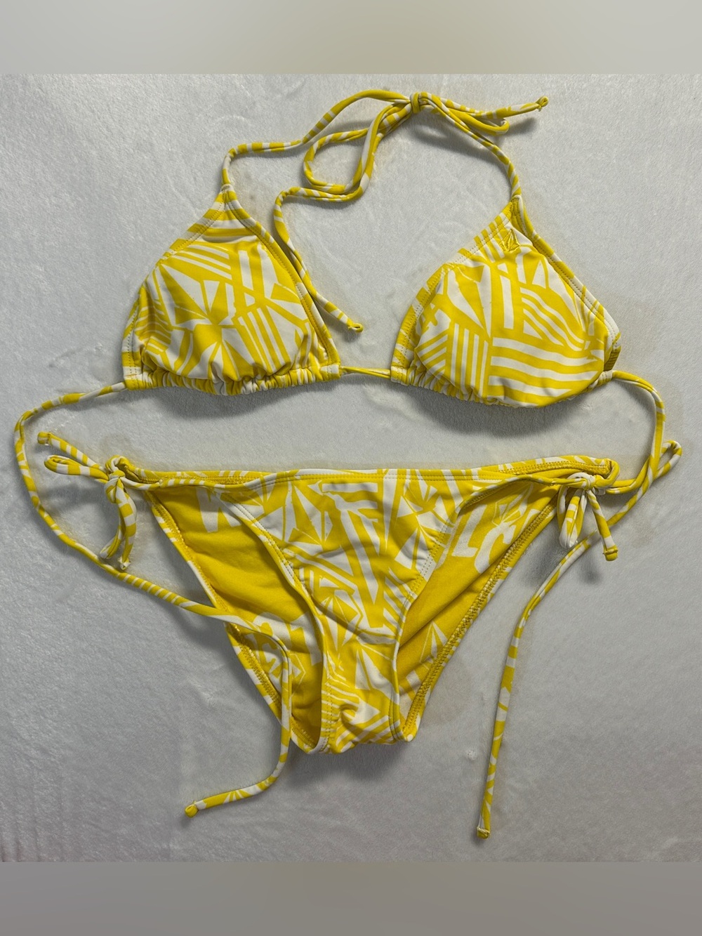 Y2K VOLCOM women's yellow white AOP cheeky triangle string bikini set, M.